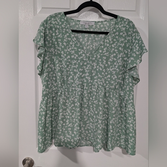 Sweet Rain Sage Green Floral V-Neck Flutter Sleeve Blouse in Size 2X - Picture 1 of 7